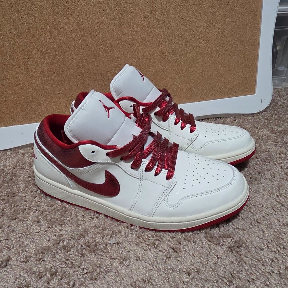 Nike Air Jordan 1 Low SE "Ruby"